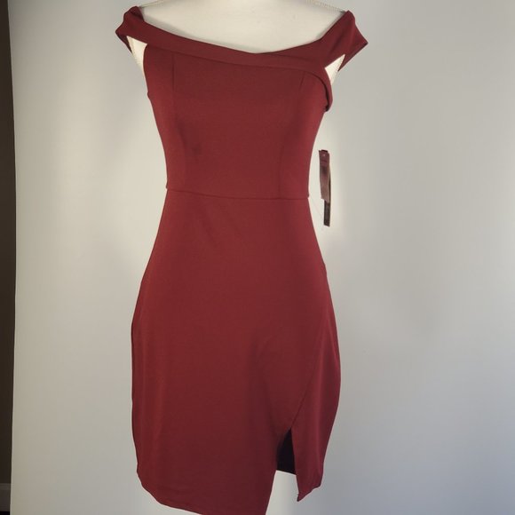 Sequin Hearts Juniors Off-The-Shoulder Shea Malbec - Picture 4 of 8